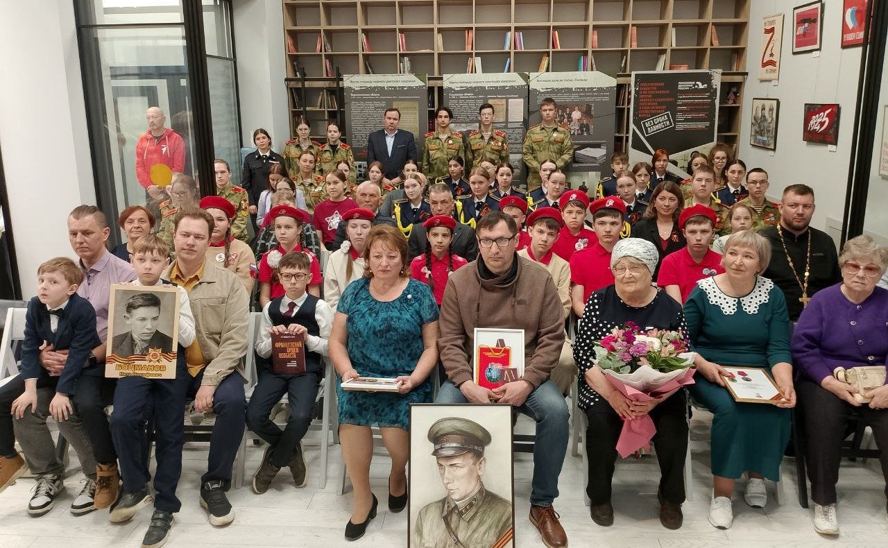 Сергей Мартынов в ходе рабочей поездки в регион ознакомился с деятельностью регионального отделения общероссийского общественного гражданско-патриотического движения «Бессмертный полк России»