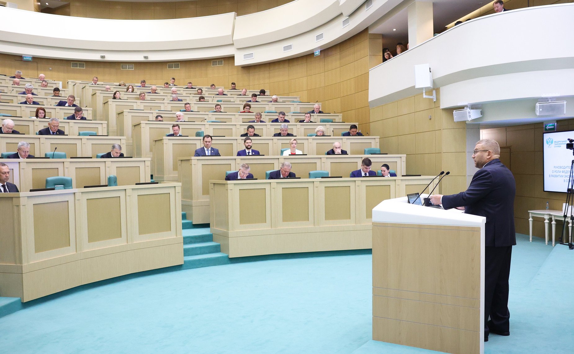 Руководитель Федеральной таможенной службы Валерий Пикалев