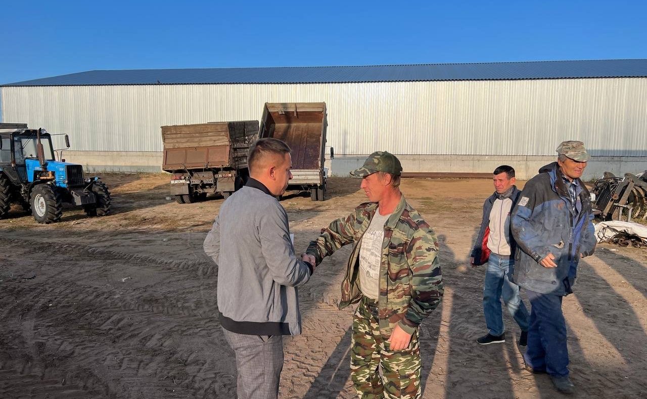 Айрат Гибатдинов в преддверии Дня работника сельского хозяйства и перерабатывающей промышленности посетил ряд агропромышленных предприятий Ульяновской области