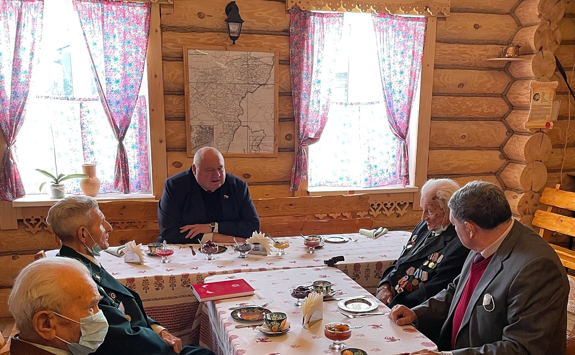 Сергей Аренин в канун праздника Нового года провел встречу с ветеранами Великой Отечественной войны