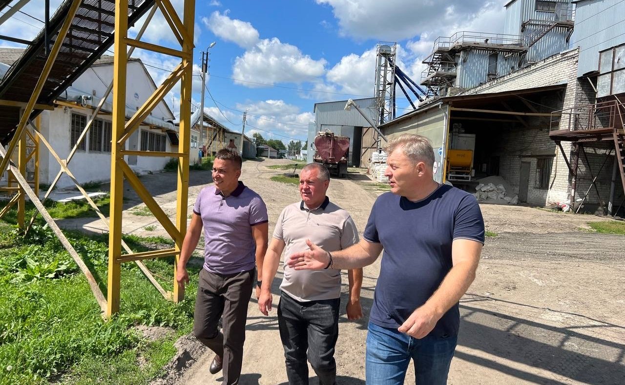 Айрат Гибатдинов в ходе поездки в регион посетил предприятия агропромышленного комплекса в Вешкаймском районе