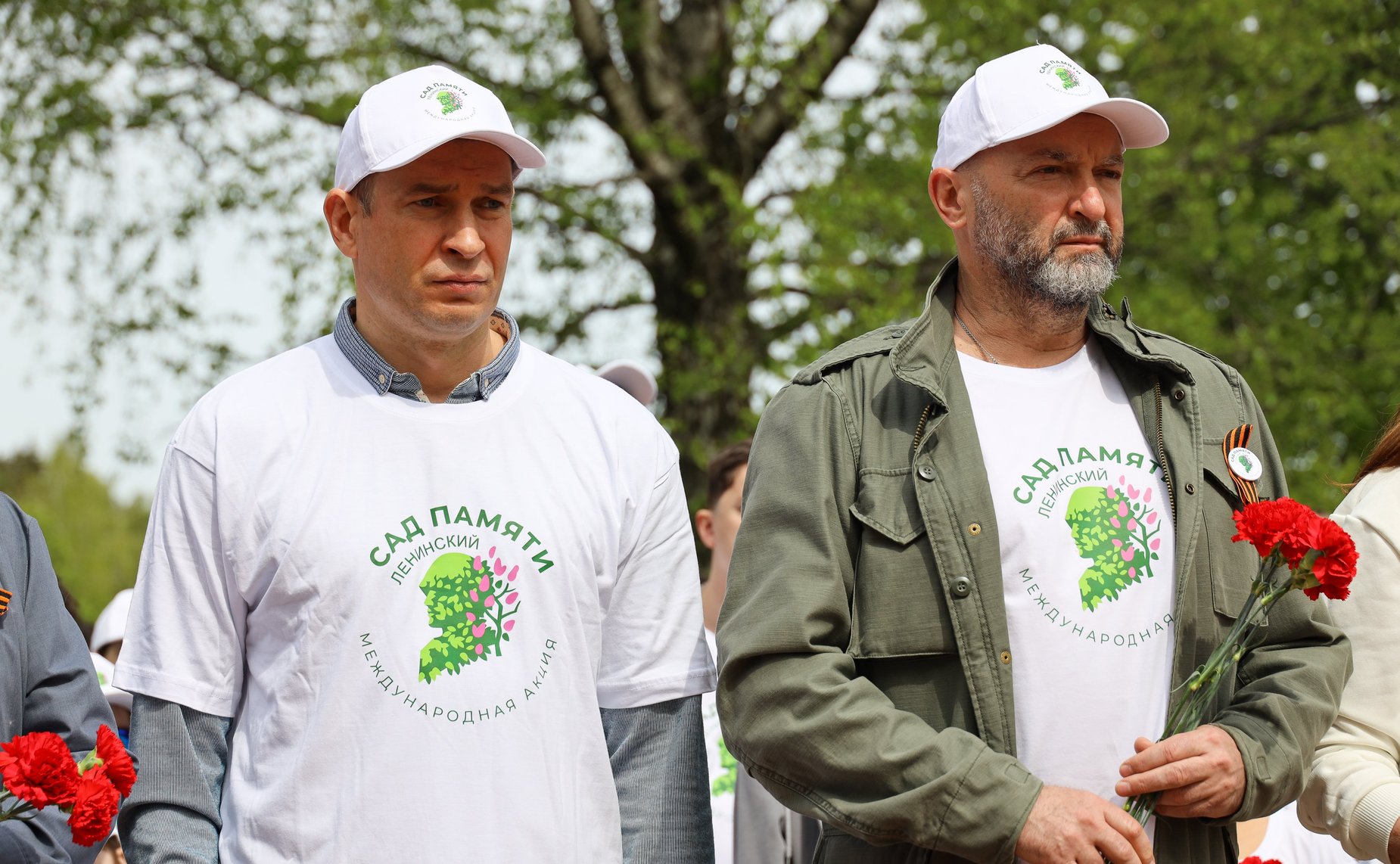 В Год защитника Отечества и 80-летия Победы в Великой Отечественной войне 1941–1945 годов сенаторы РФ и сотрудники Аппарата СФ провели акцию «Сад Памяти» — высадили 250 кустов сирени в музее-заповеднике «Горки Ленинские»