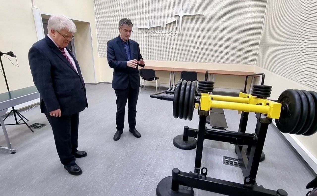 Владимир Чижов в рамках рабочей поездки в регион посетил Петрозаводский государственный университет (ПетрГУ) и Арктический центр университета