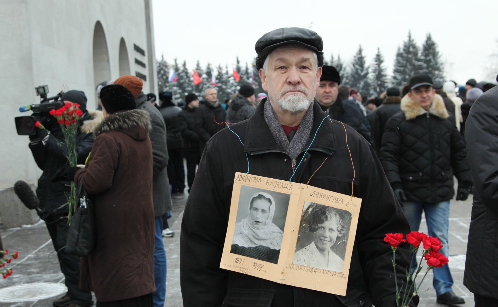 Церемония возложения венков на Пискаревском кладбище по случаю 71-й годовщины снятия блокады Ленинграда