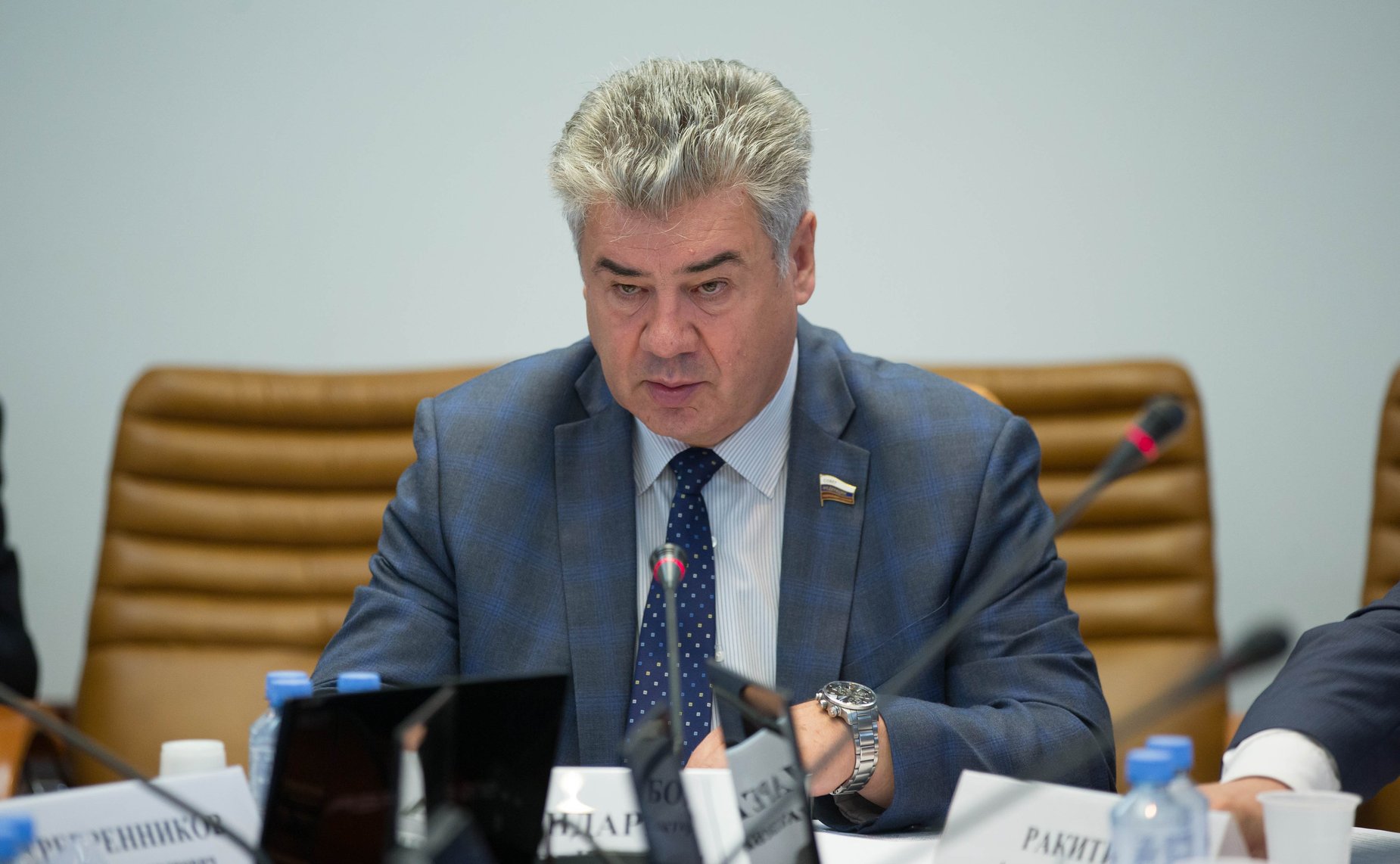 В. Бондарев