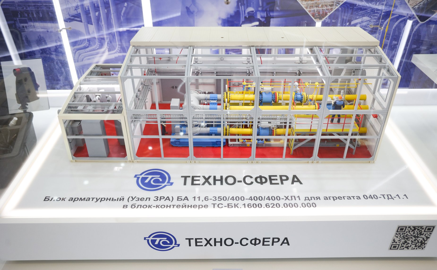 Валентина Матвиенко и Роман Бусаргин осмотрели выставку, посвященную действующим и перспективным проектам развития Саратовской области