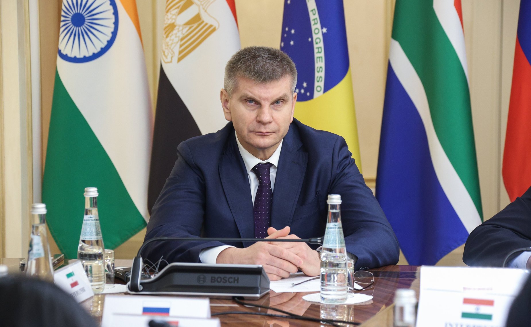 Геннадий Голов