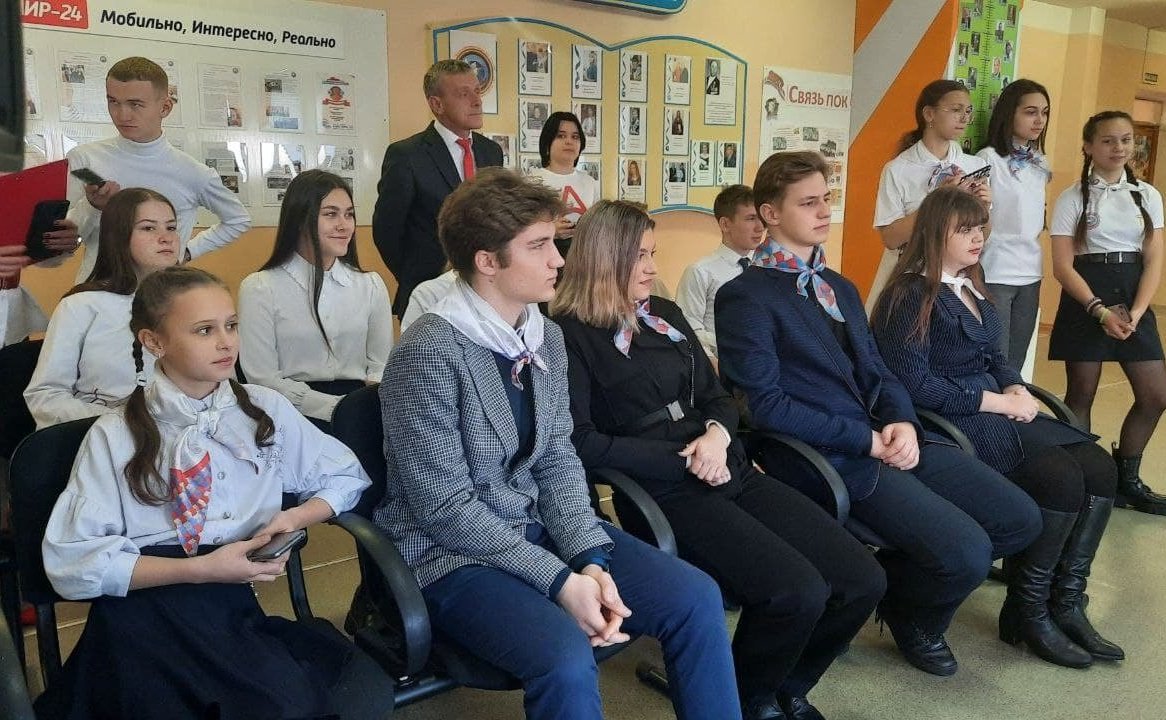 Юрий Валяев провел Урок патриотизма с юнармейцами и волонтерами