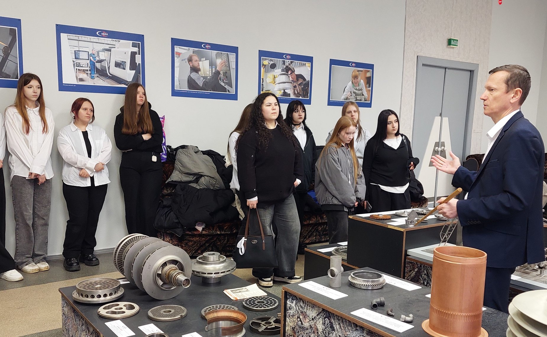 По инициативе Владимира Нетёсова студенты познакомились с космической историей Воронежа