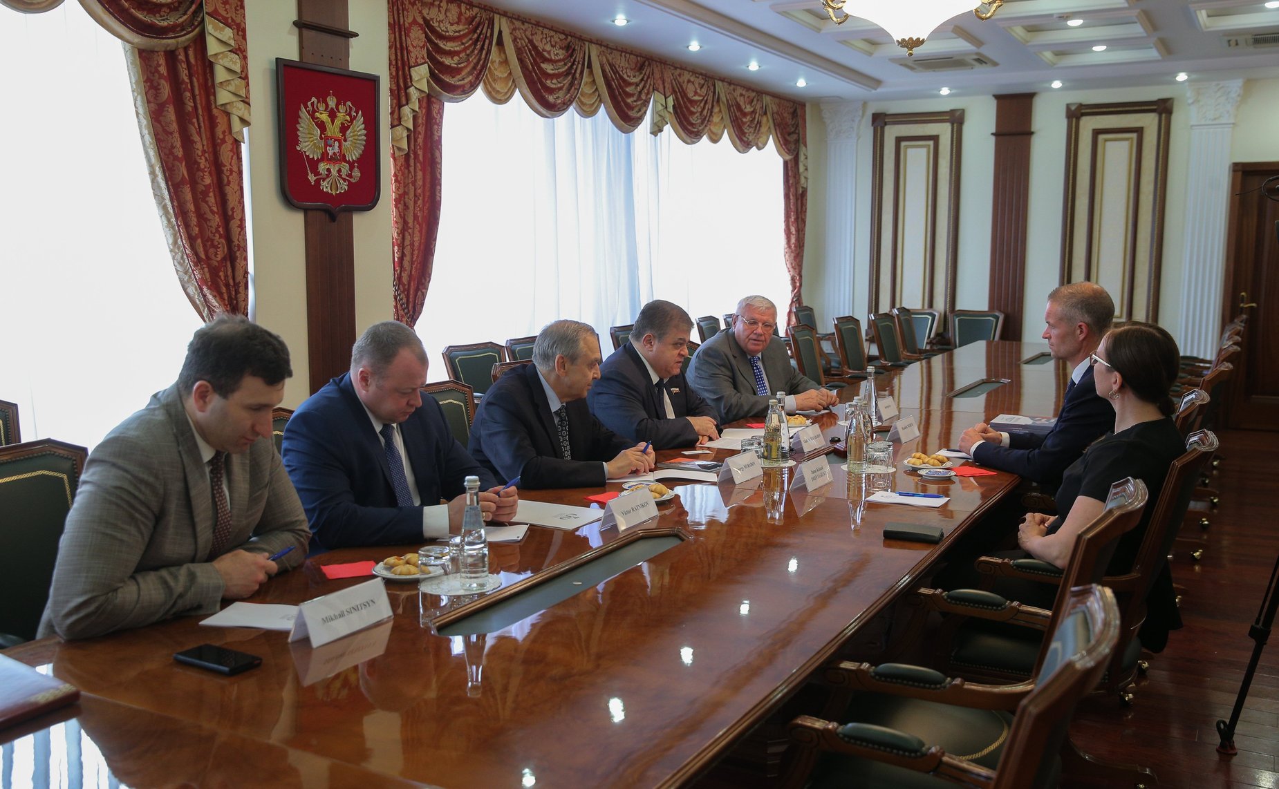 Встреча первого заместителя председателя Комитета СФ по международным делам Владимира Джабарова с председателем правления общественной организации «Народная дипломатия — Норвегия» Х. Вебером