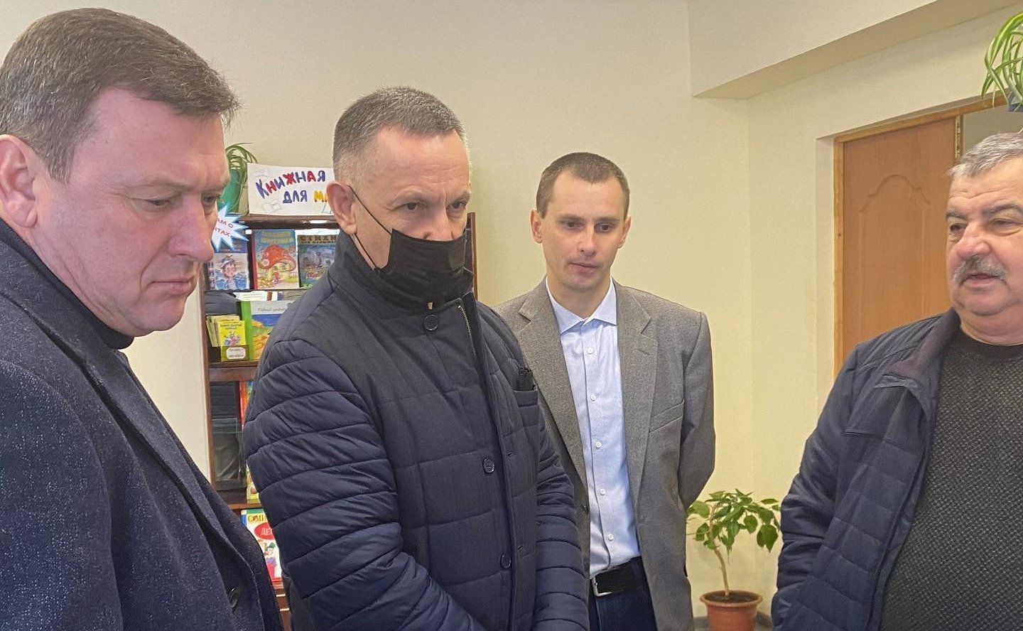 Олег Алексеев в ходе работы в регионе вместе с министром труда и социального развития Саратовской области Сергеем Егоровым осмотрели социальные объекты