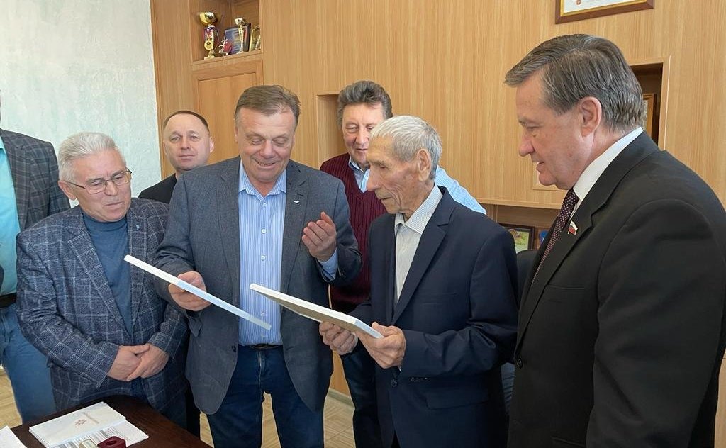 Сергей Рябухин в ходе своей рабочей поездки в регион принял участие в мероприятиях, посвященных Дню неизвестного солдата