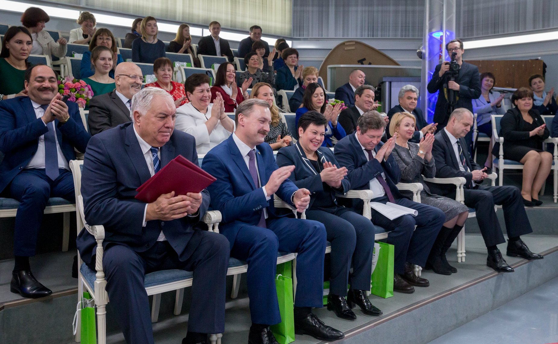 Торжественная церемония награждения победителей VIII Всероссийского конкурса городов «Семья и город» — растем вместе»