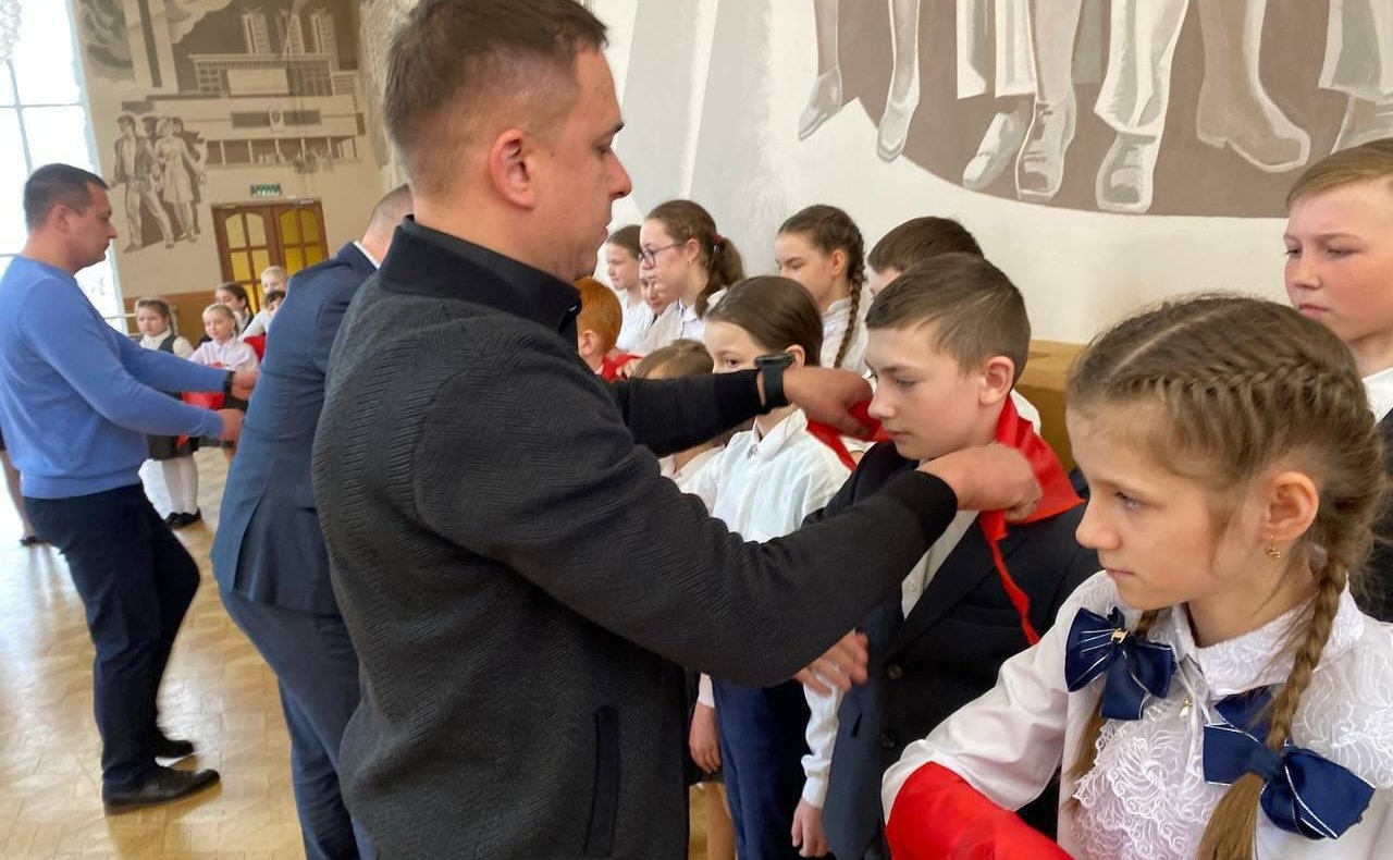 Айрат Гибатдинов принял участие в торжественном возложении цветов к памятнику Ленина совместно с губернатором Ульяновской области А. Русских