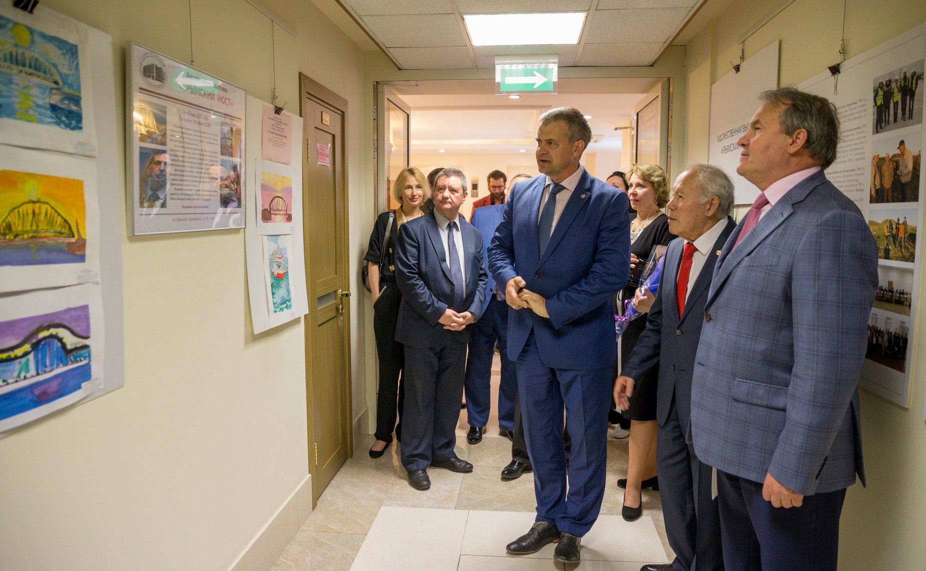 Художественная выставка «Крымский мост» в Совете Федерации