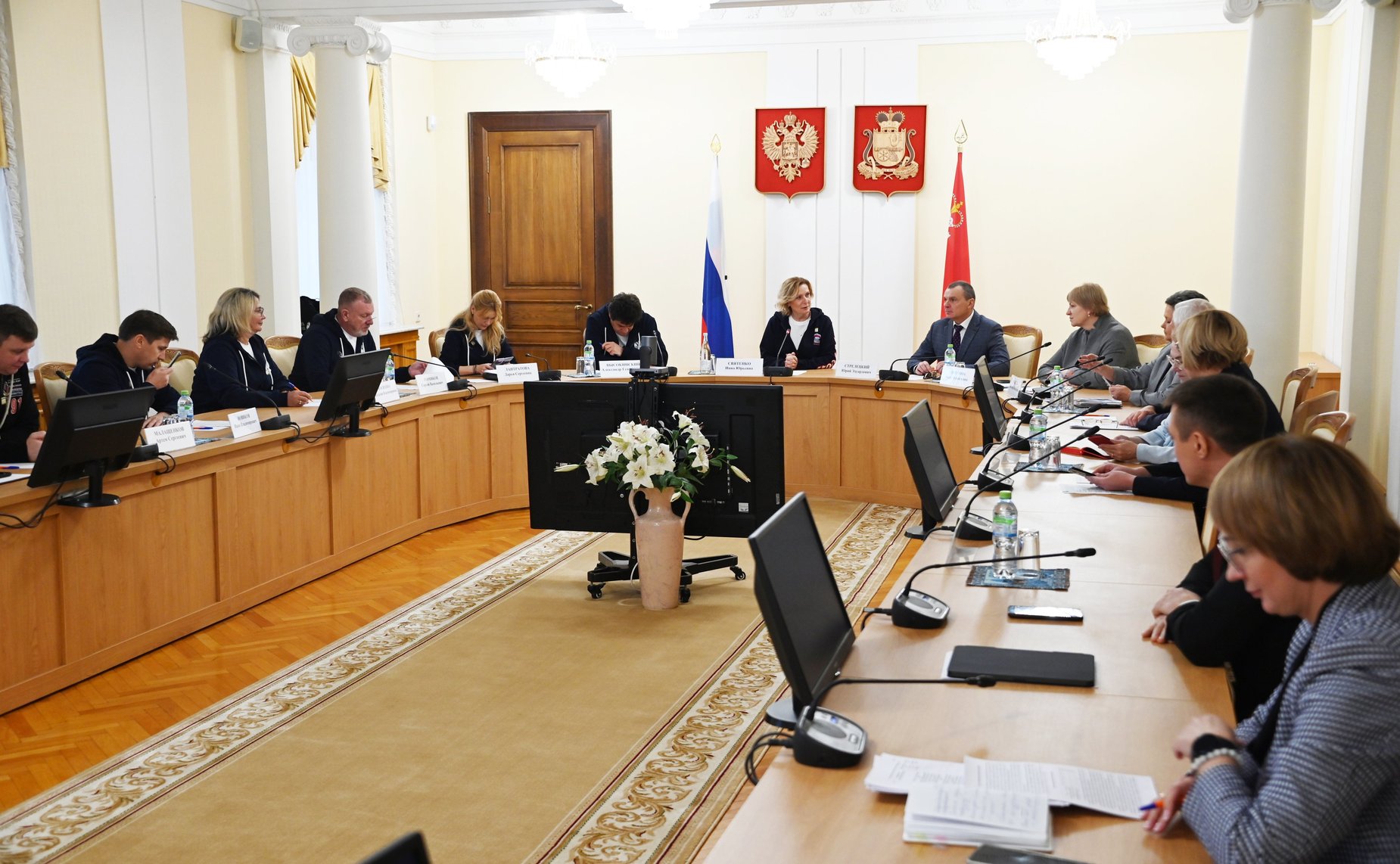 В правительстве Смоленской области состоялось совещание «Актуальные вопросы государственной политики в социальной сфере»