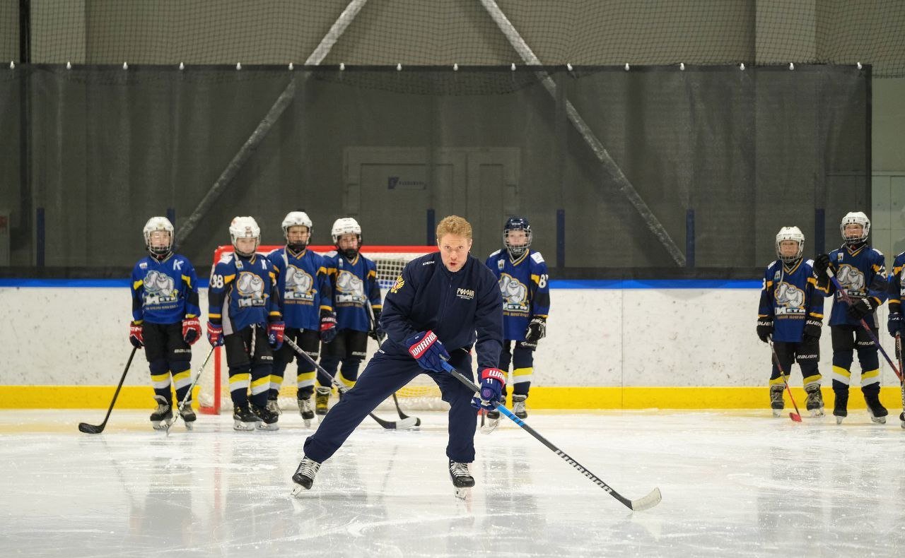 Сенатор Евгений Дитрих и Губернатор Новгородской области 
Александр Дронов встретились с хоккейной юношеской командой «Йети»