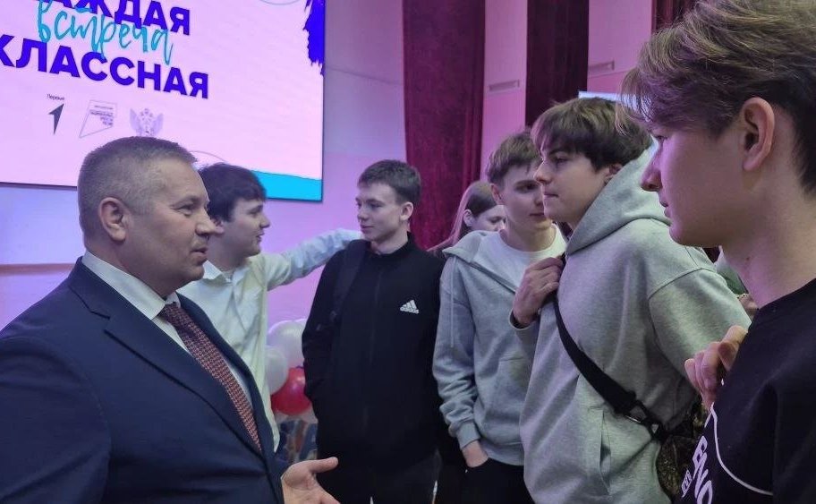 Денис Гусев провел урок профориентации для учащихся старших классов «Средней школы № 4 г. Нарьян-Мара с углубленным изучением отдельных предметов»