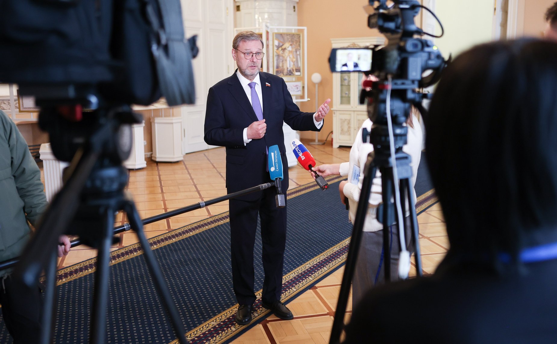 Пресс-подход заместителя Председателя Совета Федерации Константина Косачева