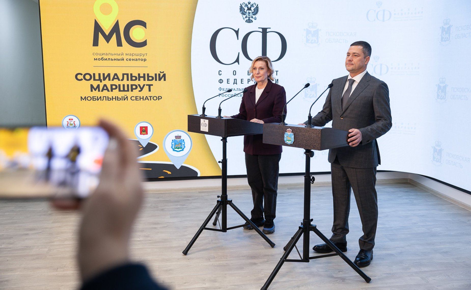 Пресс-подход Губернатора Псковской области Михаила Ведерникова и заместителя Председателя Совета Федерации Инны Святенко