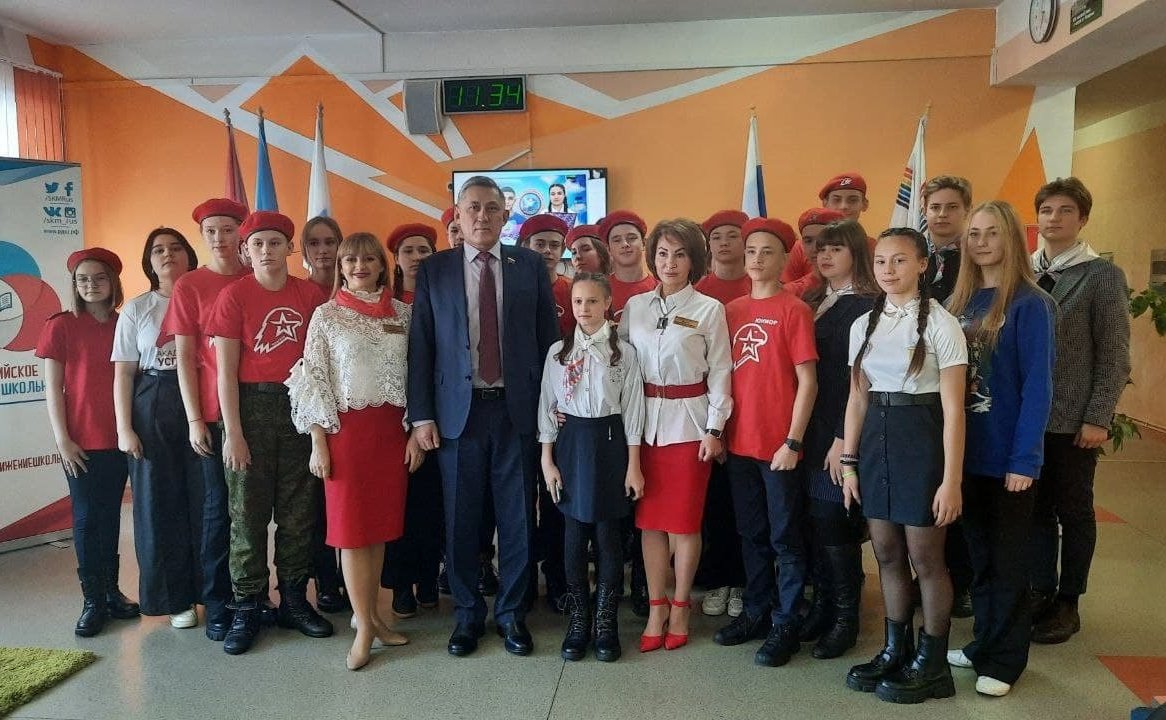 Юрий Валяев провел Урок патриотизма с юнармейцами и волонтерами