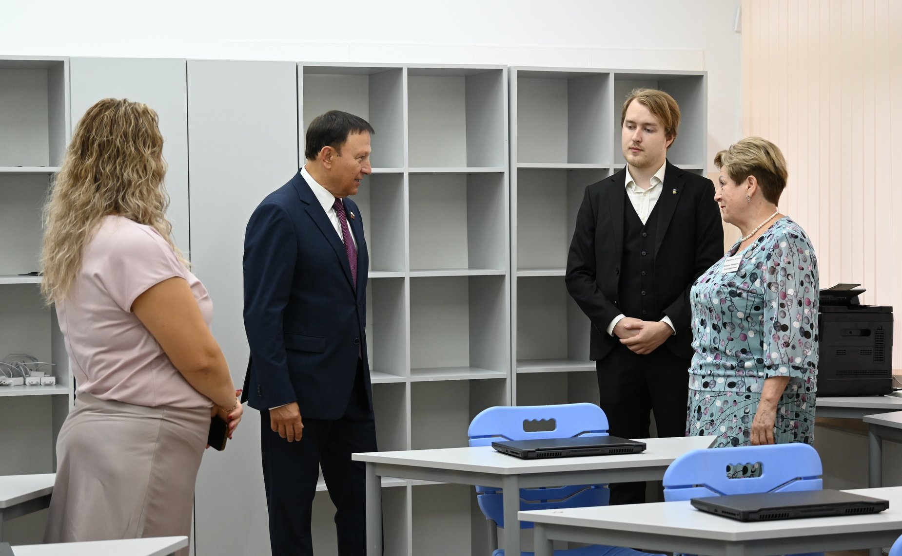 Александр Ролик в День знаний принял участие в торжественной линейке в школе № 39 г. Владивостока