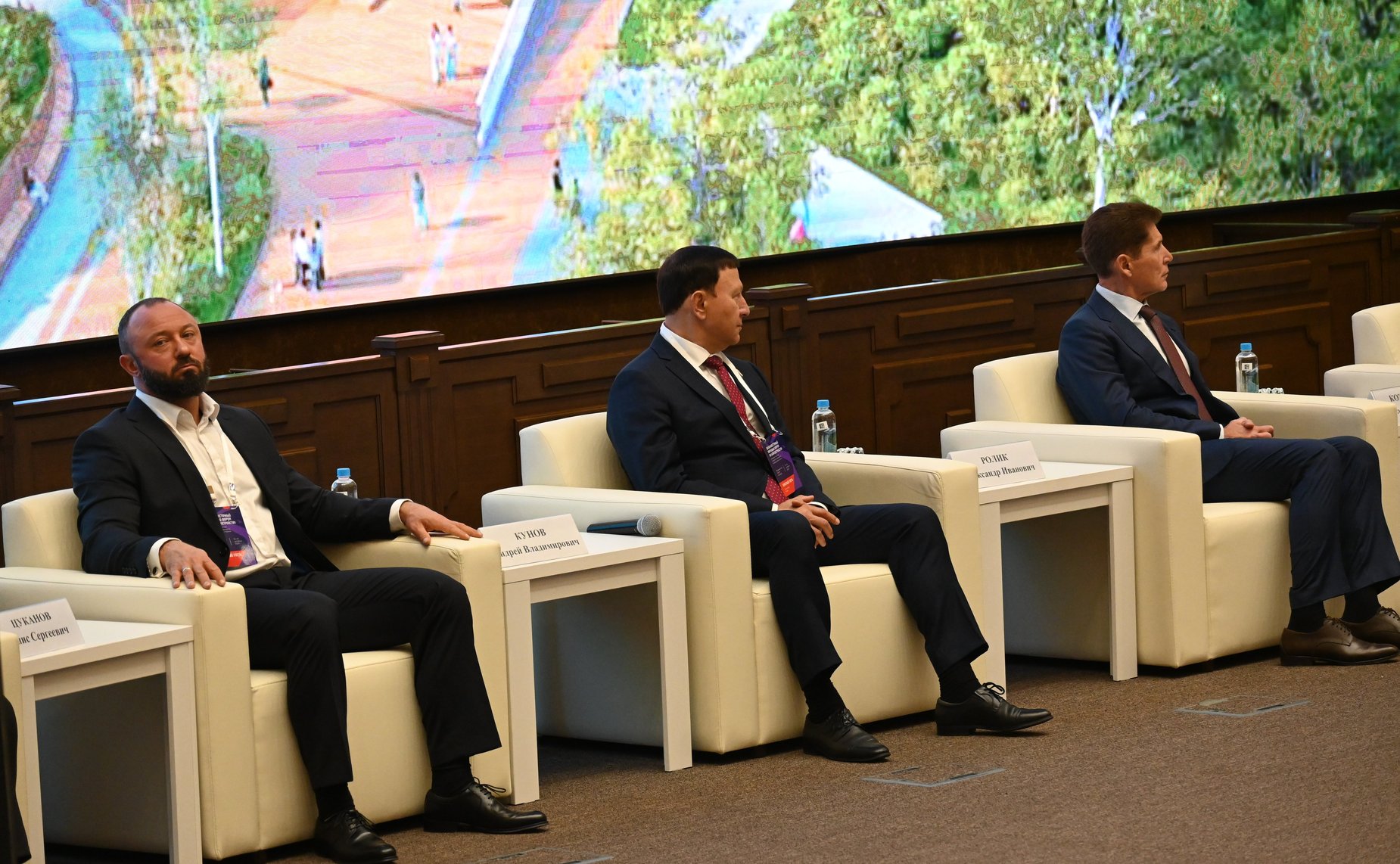 Александр Ролик принял участие в пленарном заседании первого Дальневосточного паркового форума по благоустройству