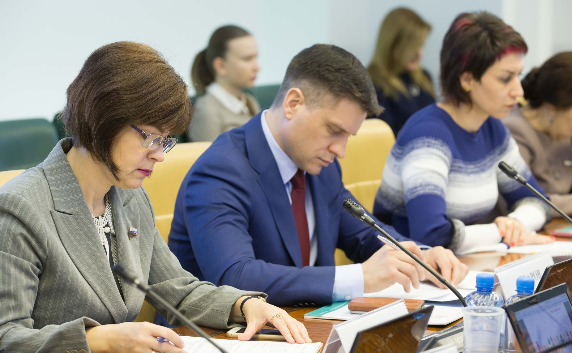 Е. Попова и Ю. Архаров