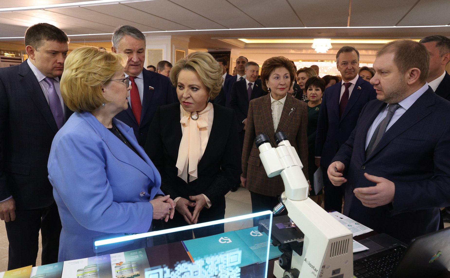 Валентина Матвиенко и Вероника Скворцова открыли выставку «ФМБА России: история, современность и будущее»