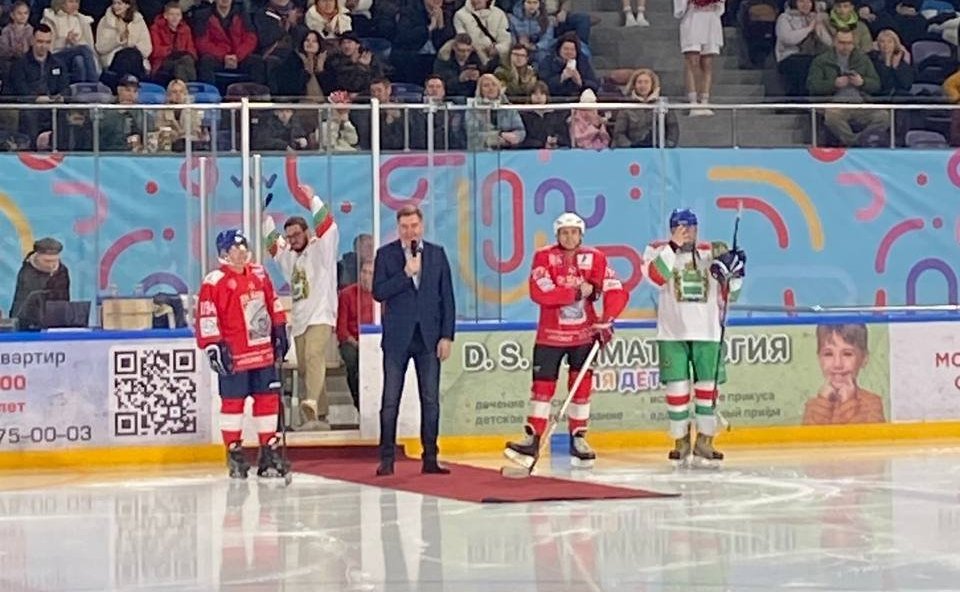 Александр Савин в регионе принял участие открытии хоккейного матча, посвященного 90-летию со дня рождения первого космонавта планеты Юрия Гагарина