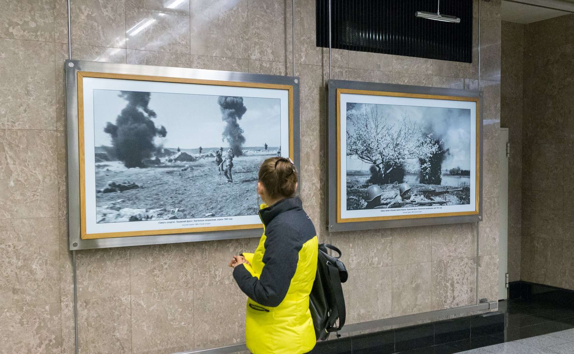 Фотовыставка в московском метро, посвященная 70-летию Победы в Великой Отечественной войне