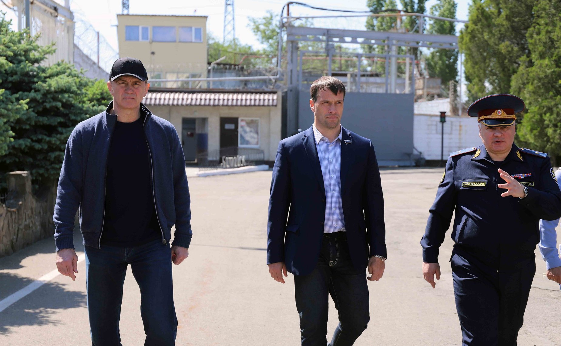 Эдуард Исаков осмотрел производственные и жилые помещения исправительной колонии строгого режима №15 в городе Батайске