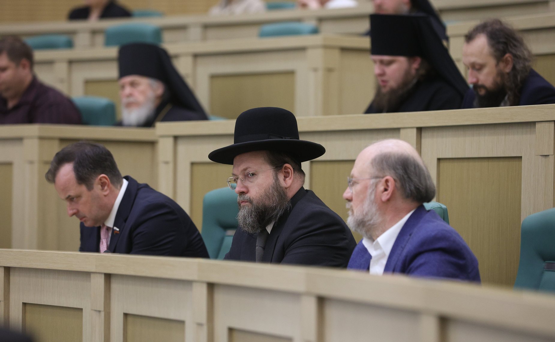 Пленарное заседание Х Парламентских встреч в рамках ХХХ Международных образовательных чтений «К 350-летию со дня рождения Петра I: секулярный мир и религиозность»