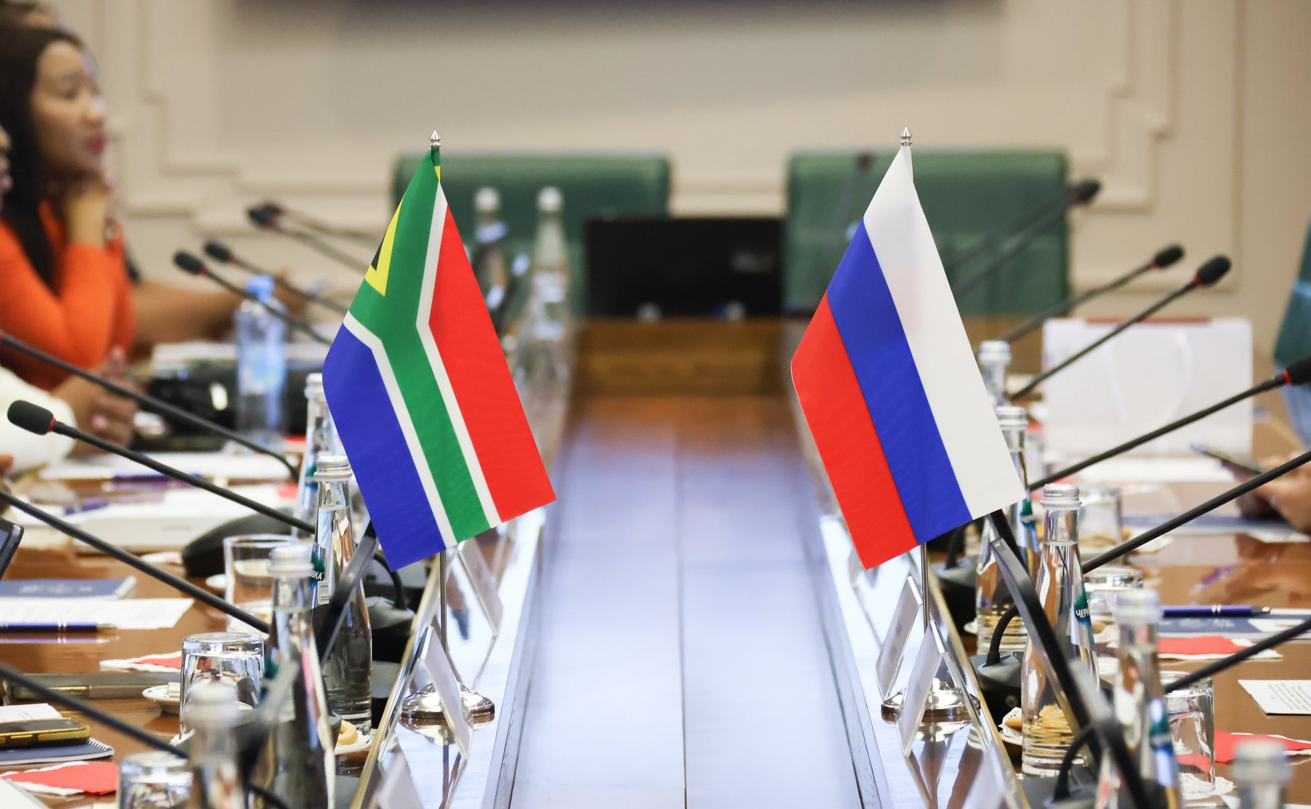 Александр Варфоломеев провел встречу с делегацией Законодательного Собрания Северо-Западной провинции Южно-Африканской Республики при участии Палаты молодых законодателей при Совете Федерации