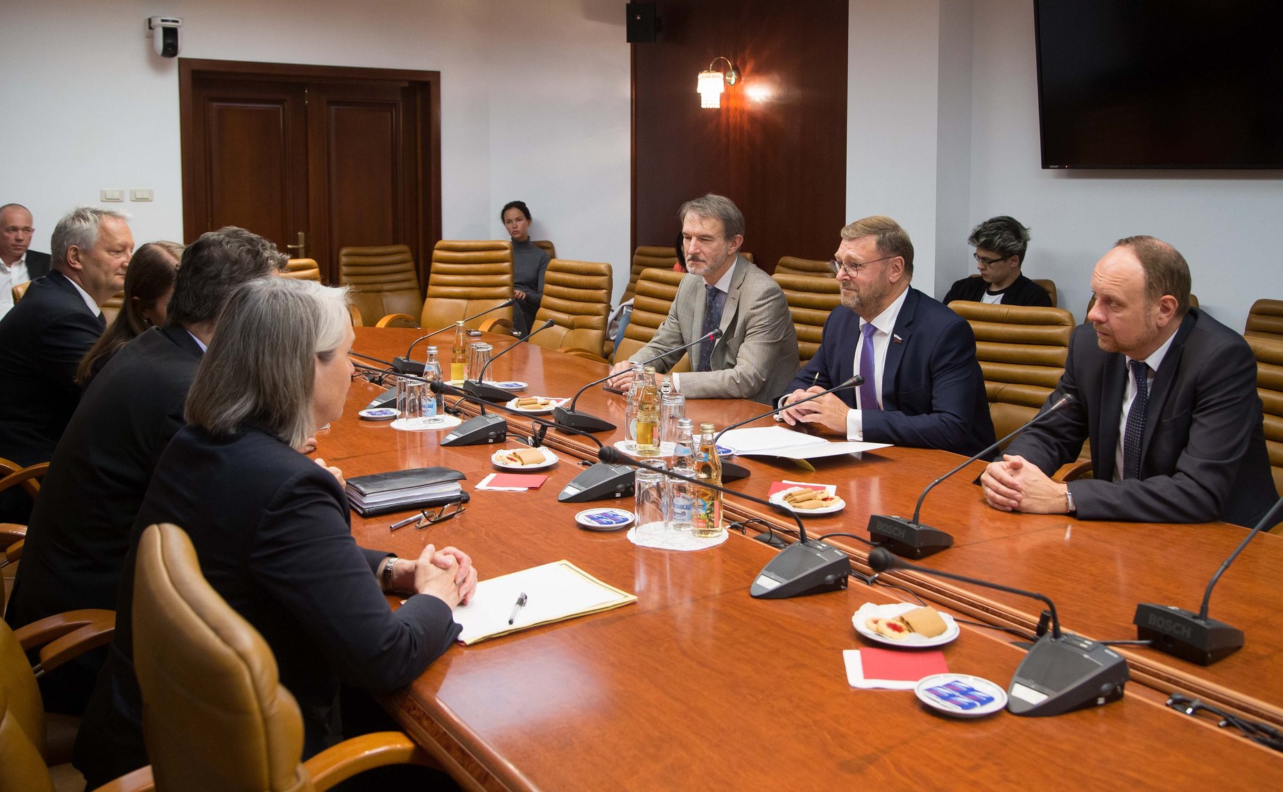 Встреча К. Косачева с Чрезвычайным и Полномочным Послом ФРГ в России Гезой Андреасом фон Гейром