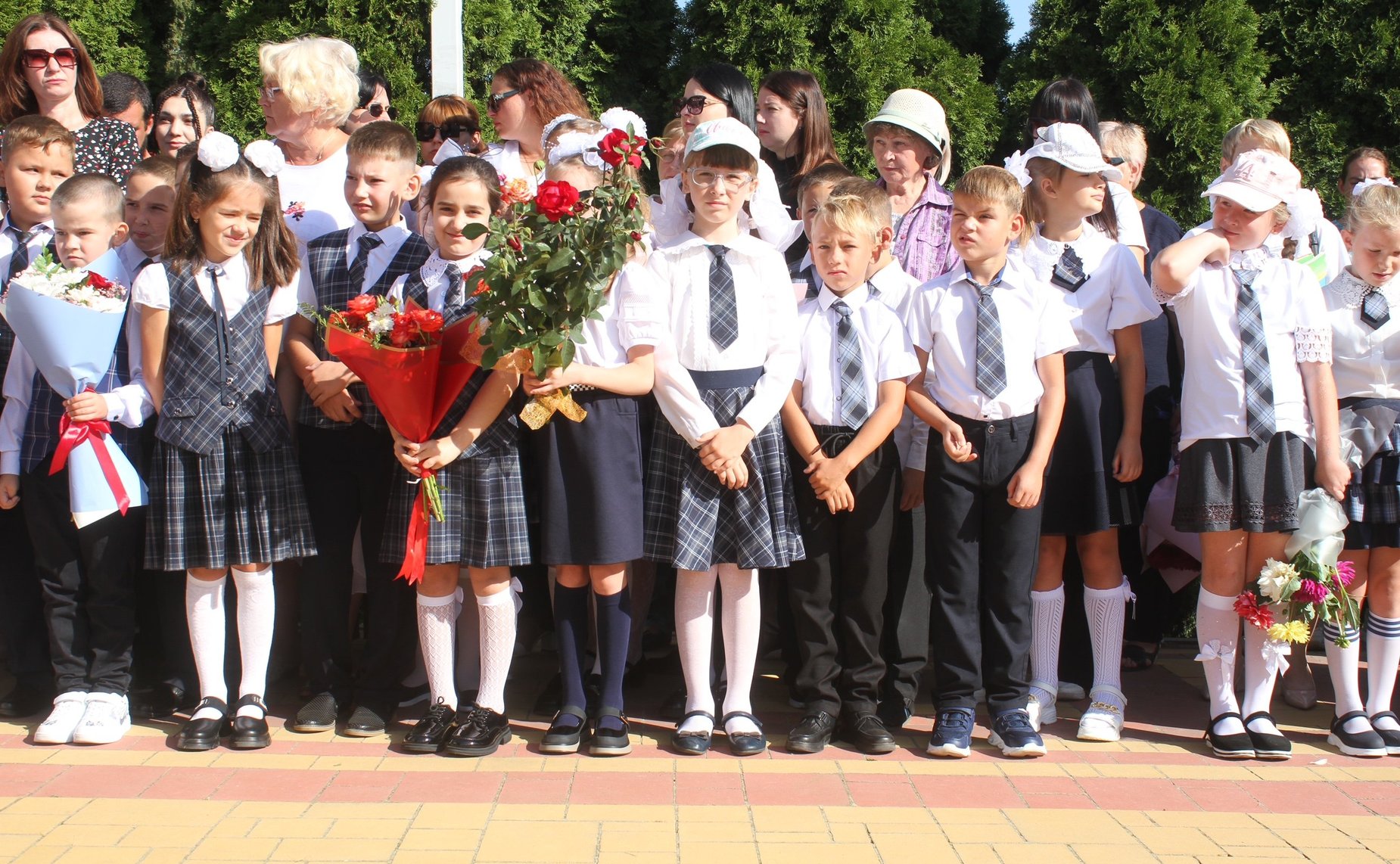 Сергей Горняков принял участие в торжественной линейке средней школы имени И.В. Мушкетова, обновленной после капитального ремонта