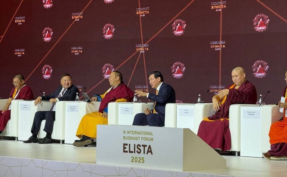 Баир Жамсуев принял участие в III международном буддийском форуме в Калмыкии