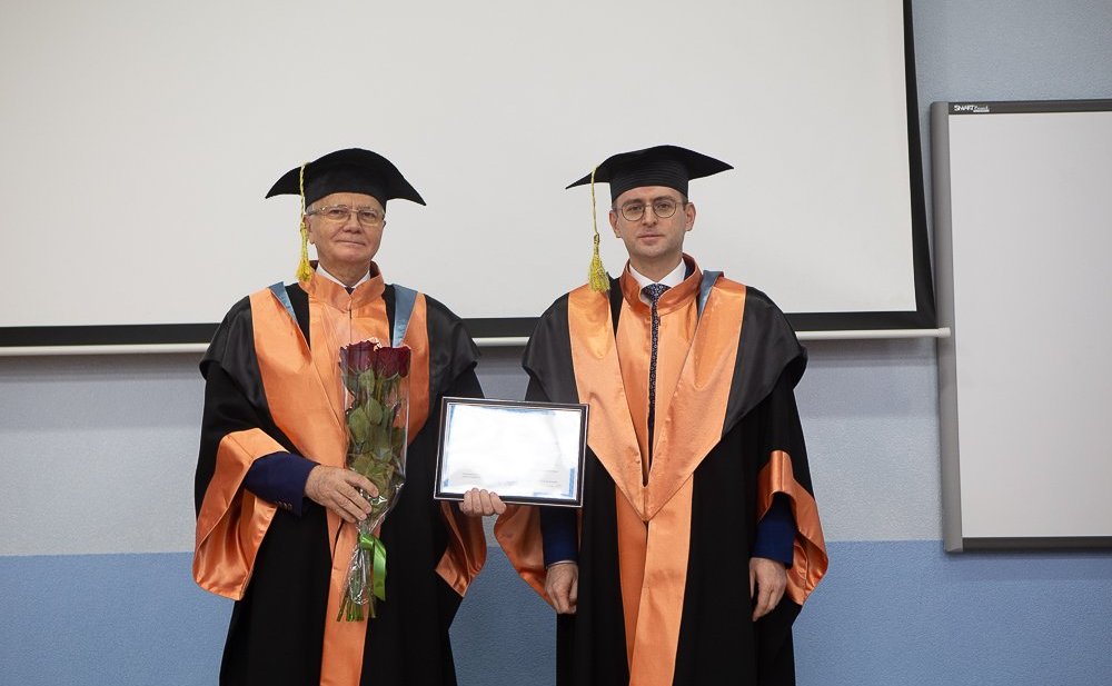 За большой вклад в развитие Самарского университета Фариту Мухаметшину, доктору политических наук, было присвоено звание «Почетный доктор Самарского университета»