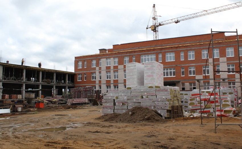 Сергей Михайлов в рамках рабочей поездки в регион оценил ход строительных работ в новой школе на 1100 мест в мкр Октябрьский города Читы