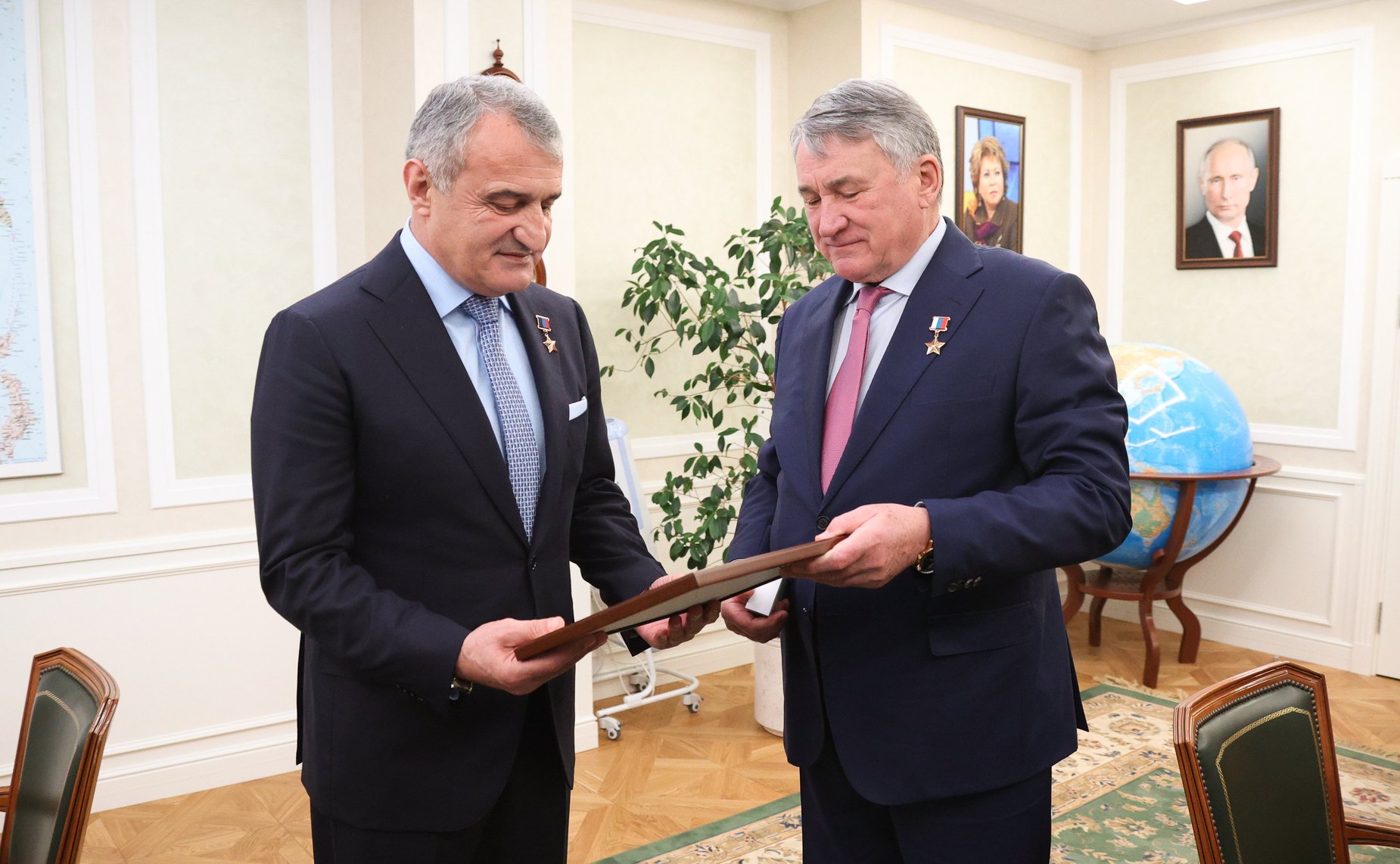 Встреча заместителя Председателя Совета Федерации Юрия Воробьева с ветераном СВО