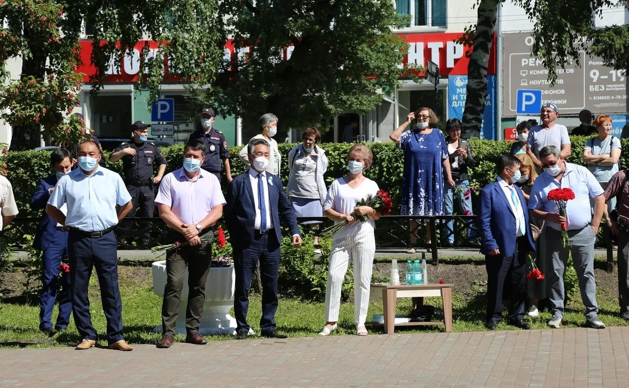 Татьяна Гигель приняла участие в открытии памятника первому главе Республики — председателю Горно-Алтайского облисполкома, председателю Государственного Собрания – Эл Курултай Валерию Чаптынову