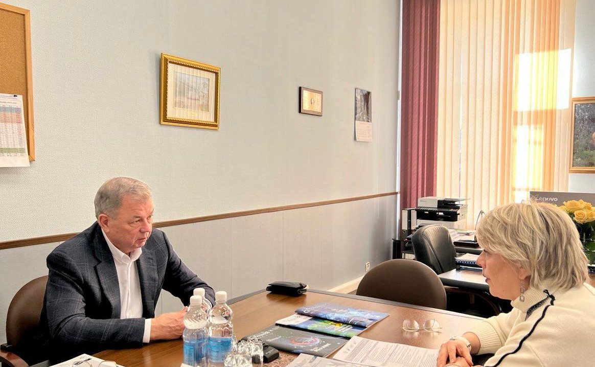 Анатолий Артамонов посетил завод «Калугаприбор», провел встречи с руководством ТПП Калужской области и волонтерами
