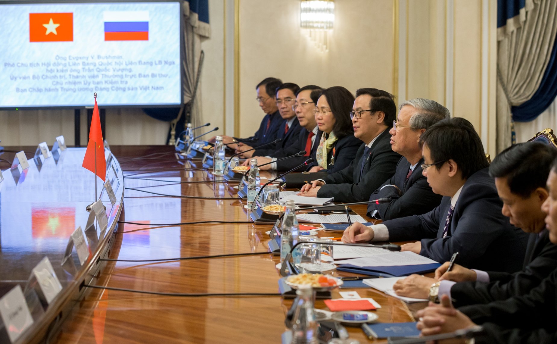 Встреча Е. Бушмина с членом Политбюро, постоянным секретарем, председателем Комиссии партийного контроля Центрального комитета Коммунистической партии Вьетнама Чан Куок Выонгом