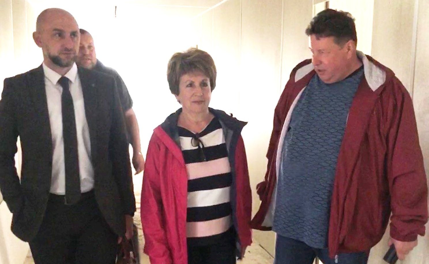 Екатерина Алтабаева в рамках работы в регионе проверила ход строительства трех новых корпусов детского оздоровительного лагеря «Горный»