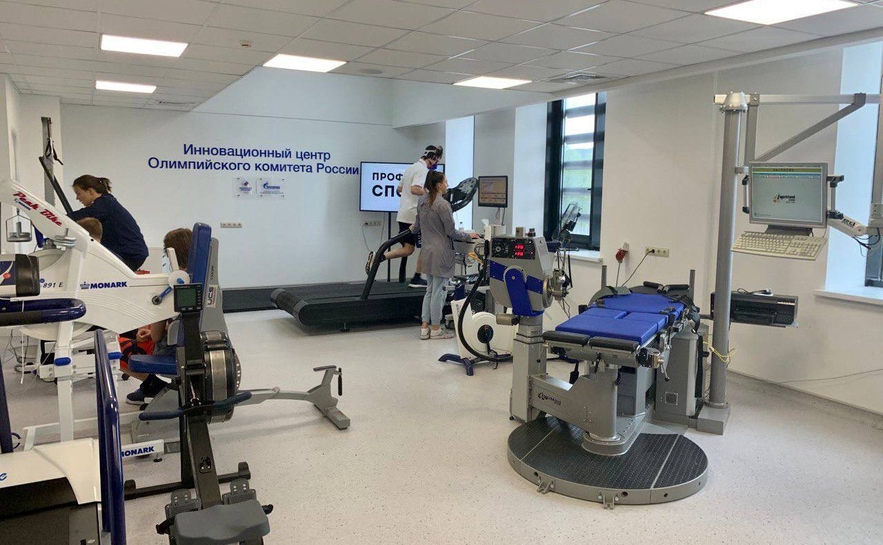 Анатолий Артамонов ознакомился с ходом строительства и реконструкции ряда социальных объектов