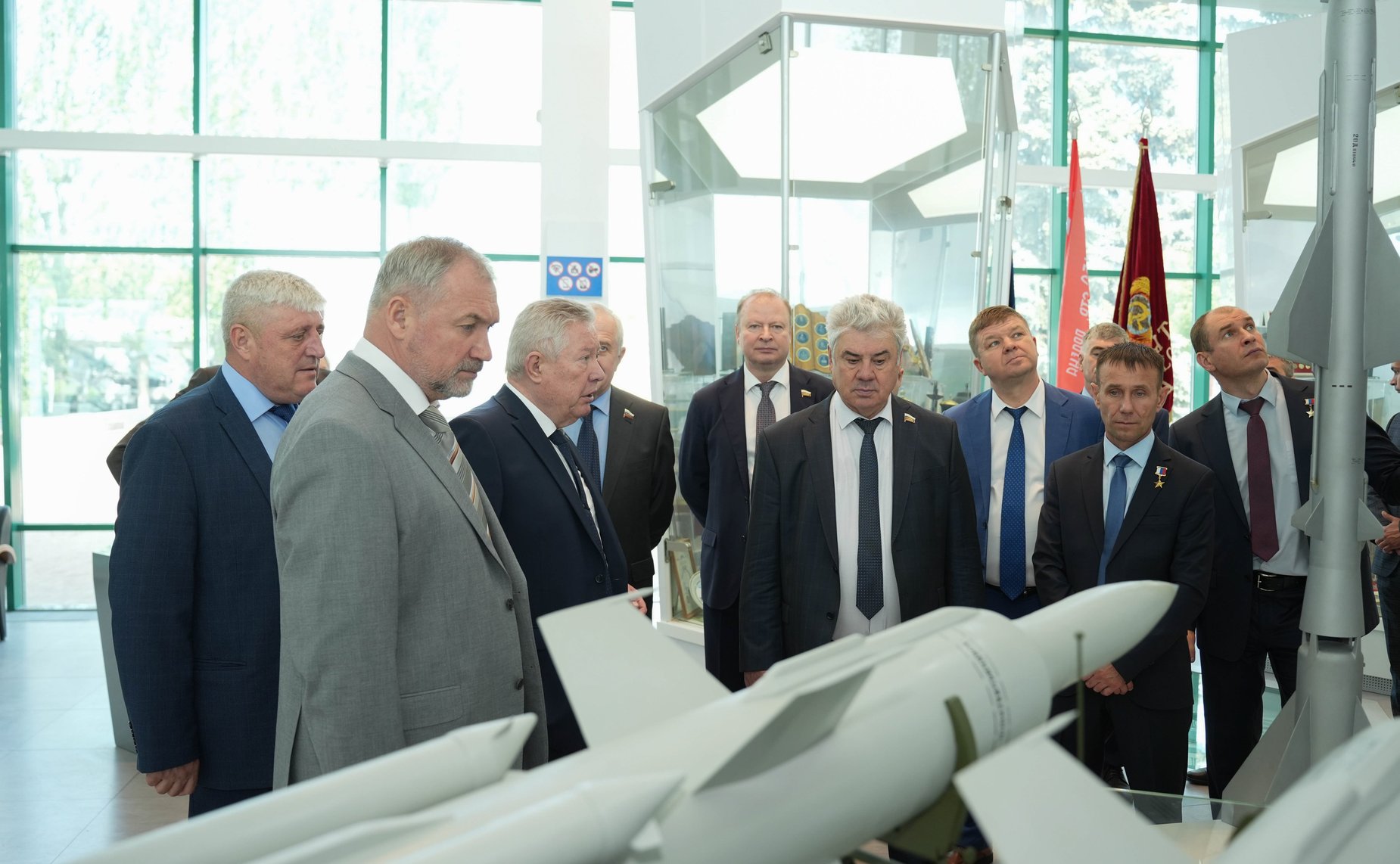 В рамках выездного заседания Комитета СФ по обороне и безопасности сенаторы посетили ряд социально значимых предприятий Свердловской области