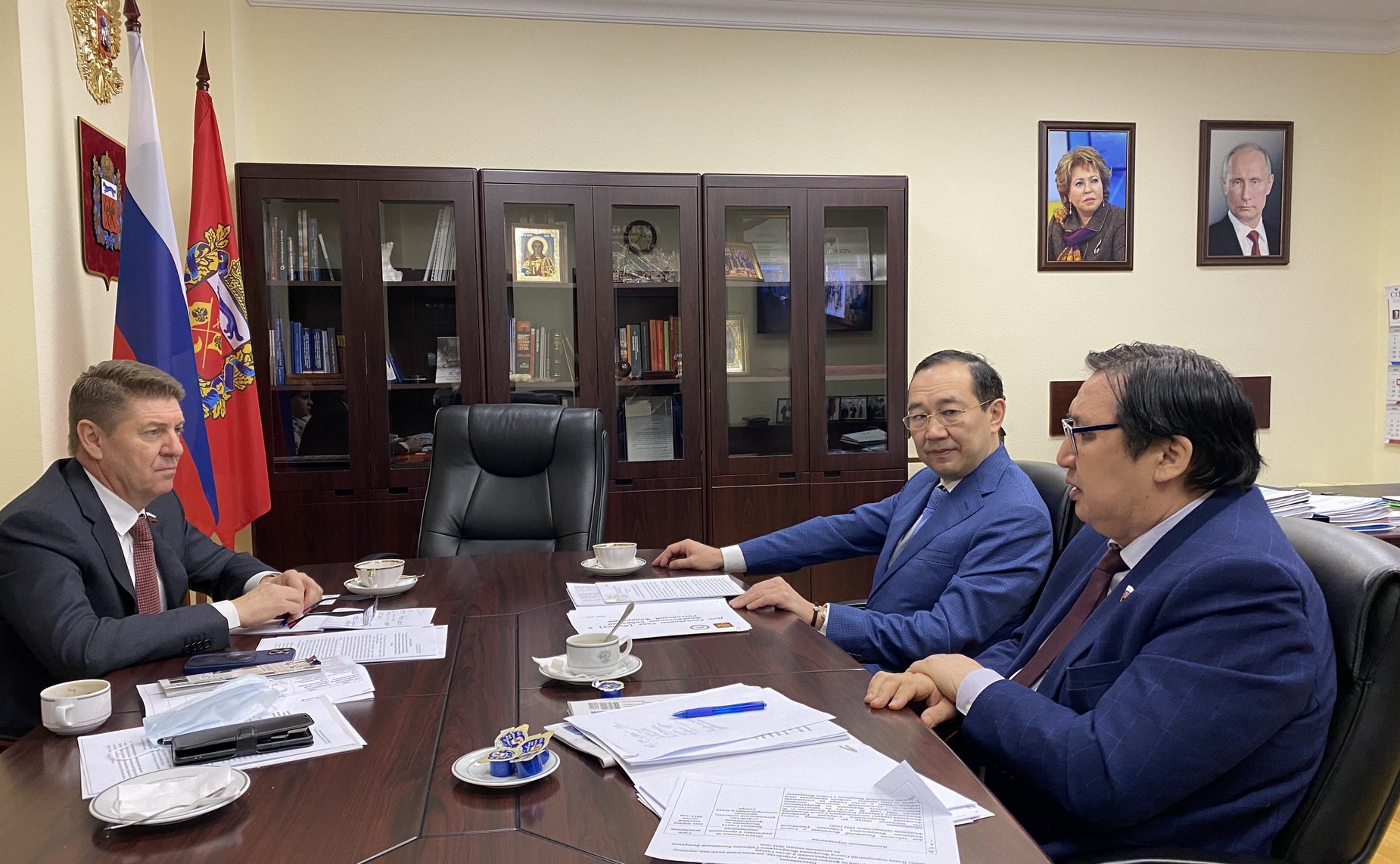 Андрей Шевченко провел встречу с главой Республики Саха (Якутия) Айсеном Николаевым