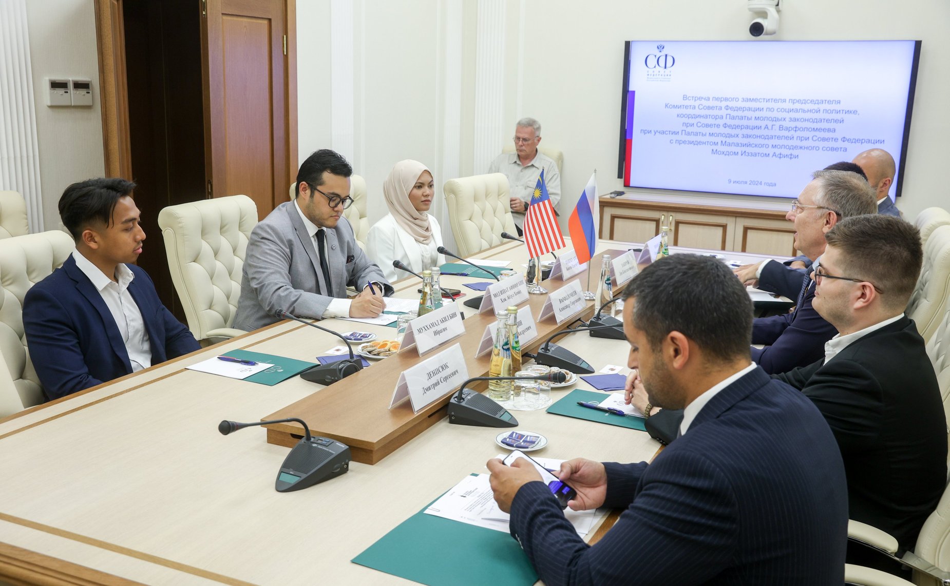 Встреча Александра Варфоломеева с Президентом Малазийского молодежного совета Мохдом Иззатом Афифи