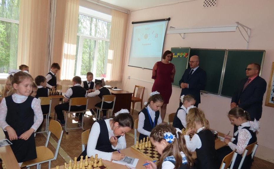 Олег Цепкин побывал в школах Челябинской области и оценил готовность к обучению шахматам