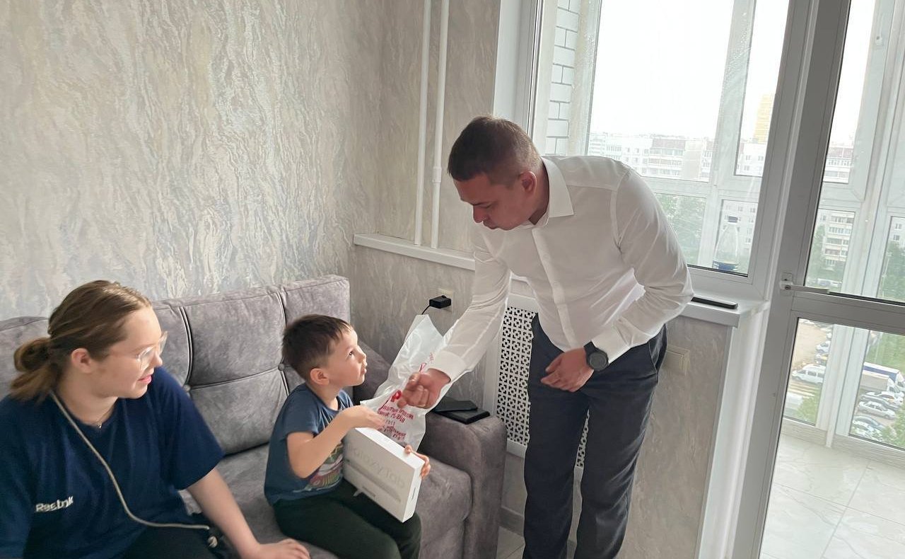 Айрат Гибатдинов по случаю празднования Международного Дня защиты детей посетил ряд детских социальных учреждений